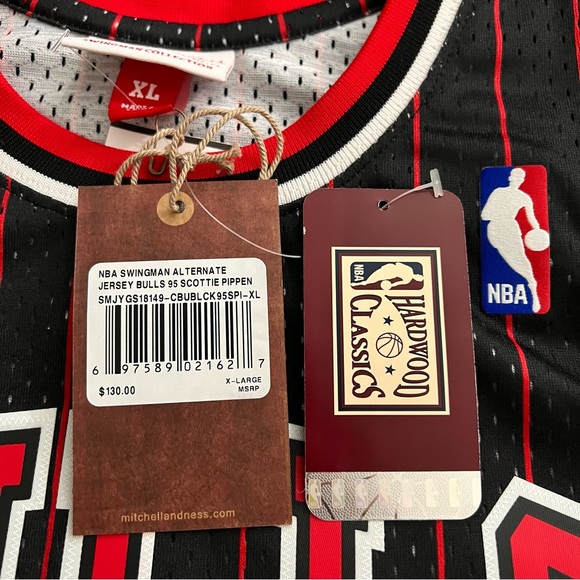 Scottie Pippen Chicago Bulls 1995-1996 Mitchell & Ness Black NBA Swingman Jersey - Picture 3 of 7